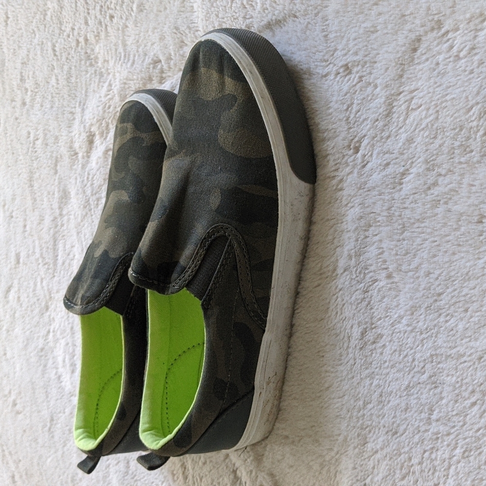 Old Navy Slip-on Sneakers